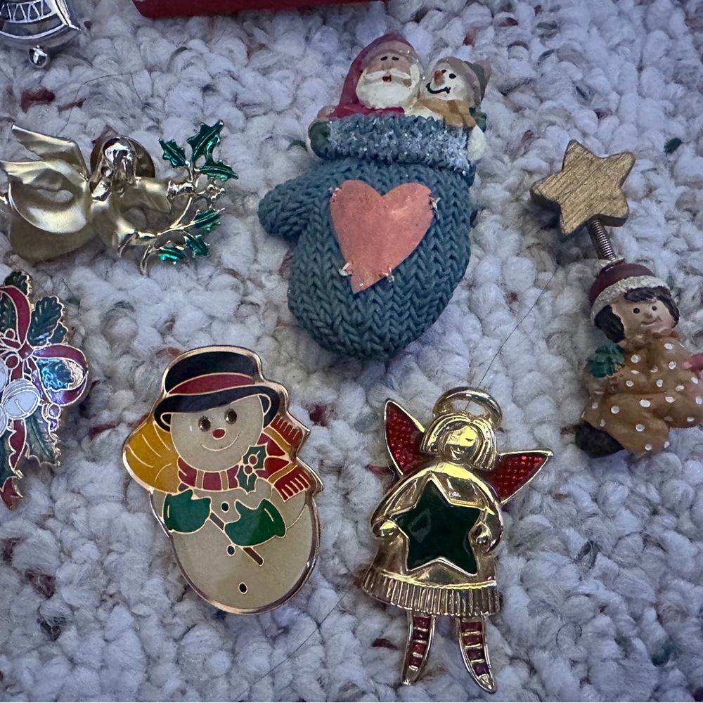 Vintage Holiday Brooch Lot - Picture 2 of 5